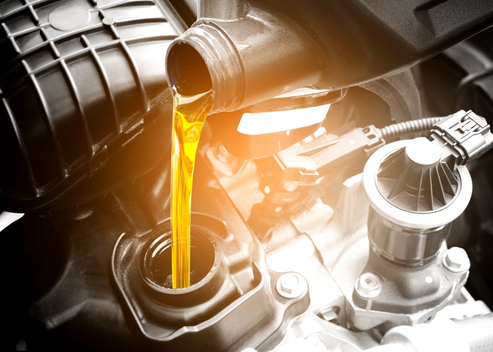 Tipos de aceite para coche: ¿cuáles existen y cómo identificarlos?